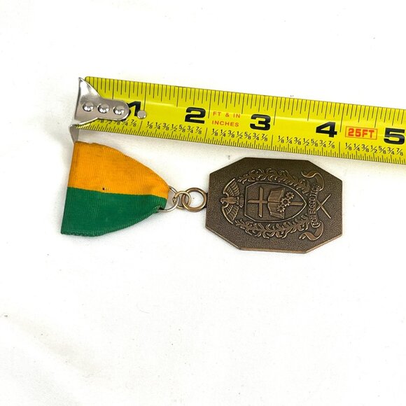 Vintage Don Bosco Tech Italian II 1983 Scholastic Bronze Medal With Yellow Green - Picture 6 of 6